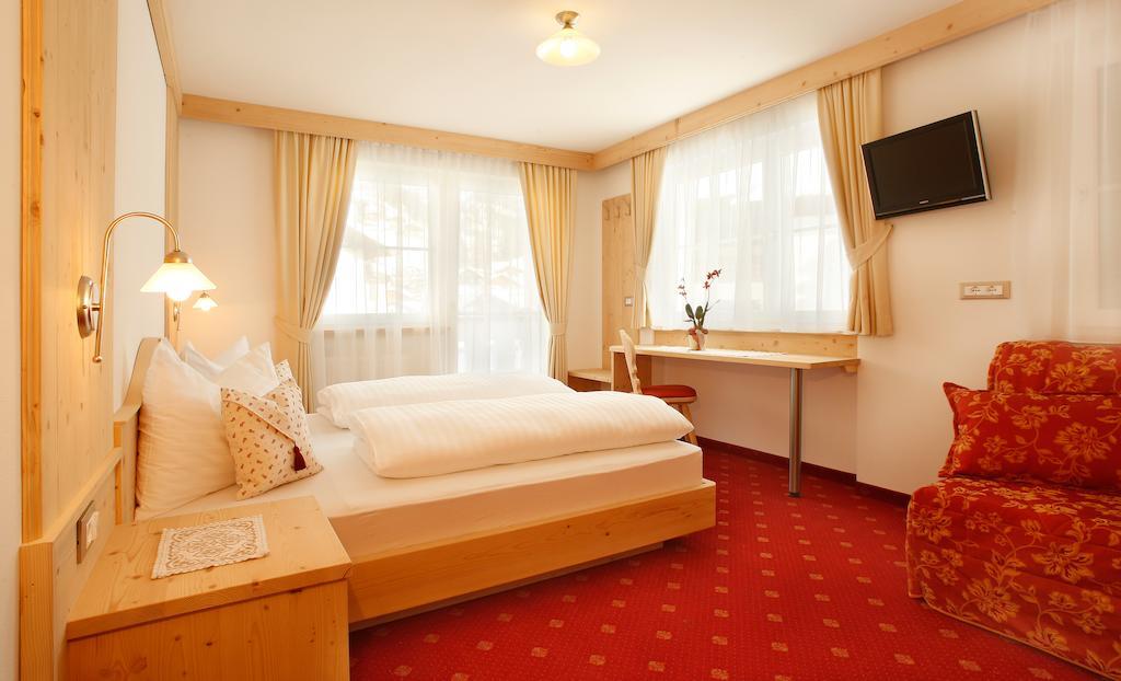 Apartments Antines Wolkenstein in Gröden Zimmer foto